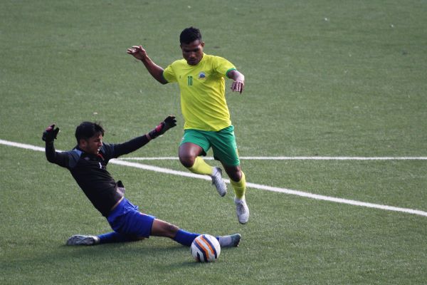 Mawlai's Donlad Diengdoh in yellow-green, Sawmer goalkeeper in black-blue. Photo sourced