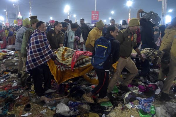 People carry a victim of the stampede at Prayagraj. UNI photo