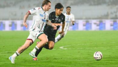 MBSG's Jason Cummings dribbling with the ball against MSC's Lalrinfela Khiangte at Vivekananda Yuba Bharati Krirangan Stadium, Kolkata on Saturday. Photo sourced