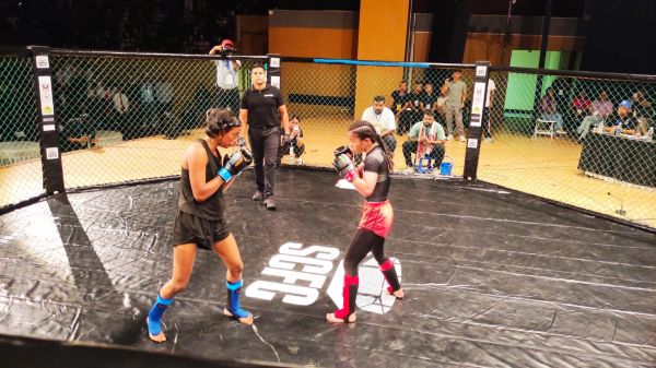 Happy Red Rooster's Ribhalang Sunn faces her opponent Violina Barman at the cage fight. Photo by MM