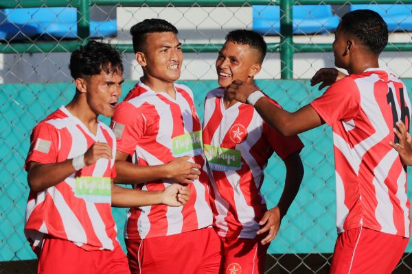 Langsning's Nelson Rymbai (second from left) celebrates with teammates after scoring. Photo sourced