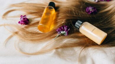 Ayurvedic massages with home-made hair oil help to improve hair quality. Photo by Nataliya Vaitkevich on Pexels