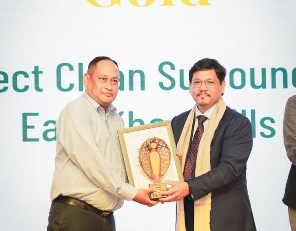 Jefferson Kynjing accepts the award from Chief Minister Conrad Sangma. Photo sourced
