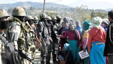 IDPs blocked by security forces at Yaingangpokpi, Imphal East. Photo sourced