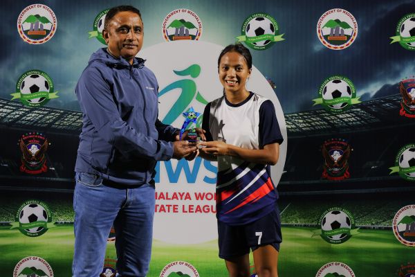 MWSL 2025: Jakrem's Sunalinda Iawren receives her Player of the Match award. Photo sourced