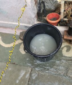 Water is being drawn from depths of around 300–350 feet, and in most places, the borewell water has an extremely foul smell, dark colour and foam. Photo by author