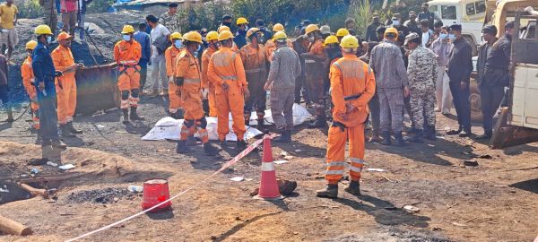 The rescue team at the accident site. The mine death toll has increased to 27. Photo by MM