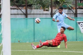 Laitkor in blue, Nangkiew Irat in red. Photo sourced