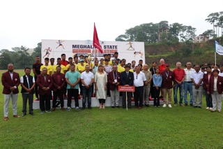 Champions Ri Bhoi with dignitaries and officials. Photo sourced