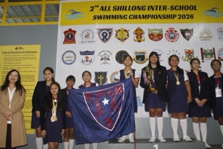 Secretary of Sports & Youth Affairs Isawanda Laloo with the participants at Pine Mount School. Photo sourced